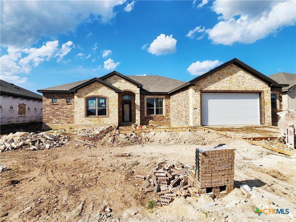 718 Eagle Claw Drive. Salado, TX 76571