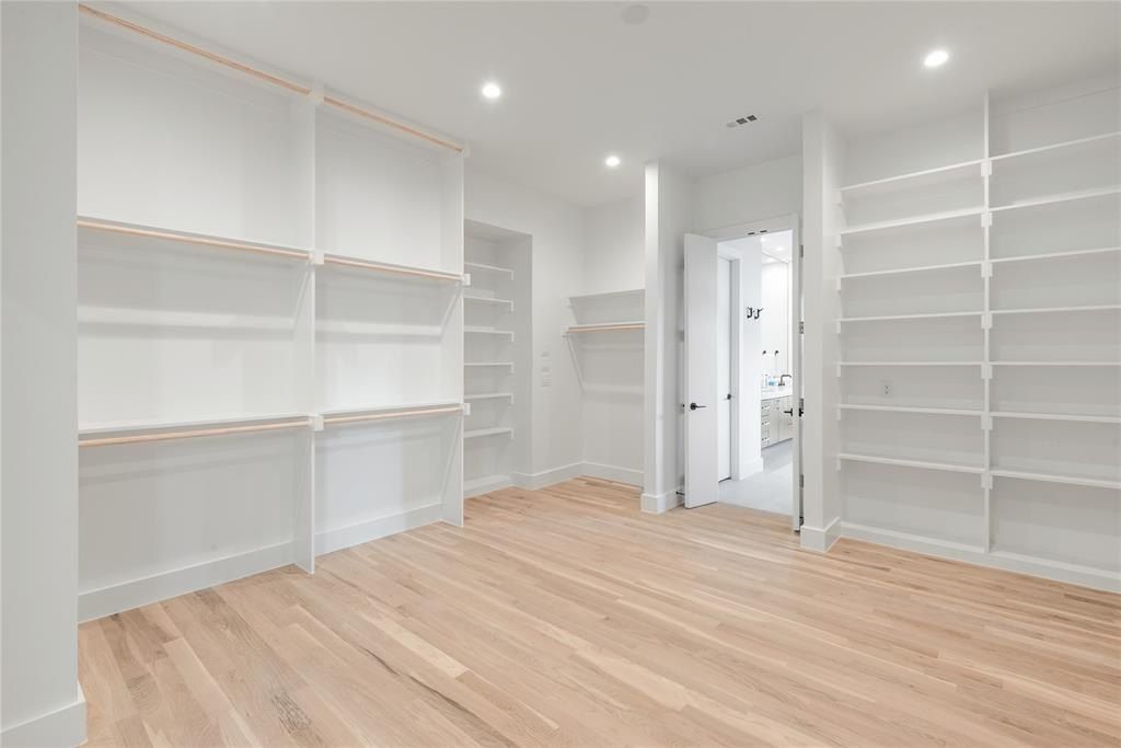 6923 Inverness Lane. Dallas, TX 75214