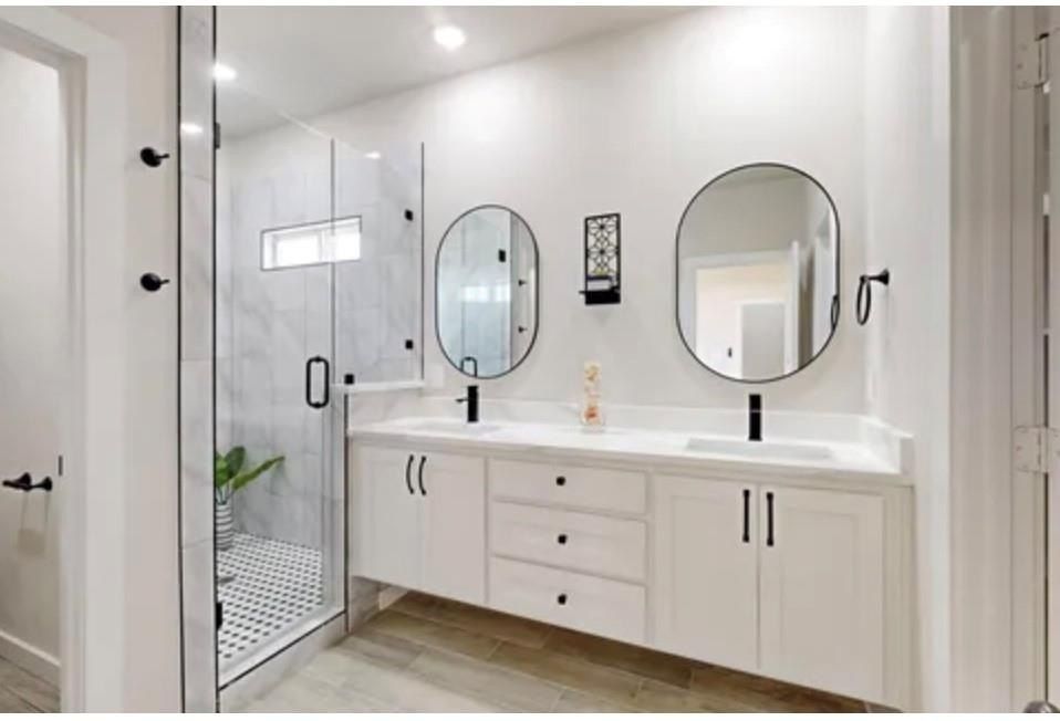 603 W Hayes Street. Savoy, TX 75479