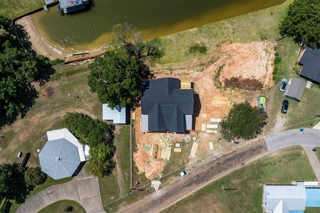 217 Autumn Wood Trail. Gun Barrel City, TX 75156