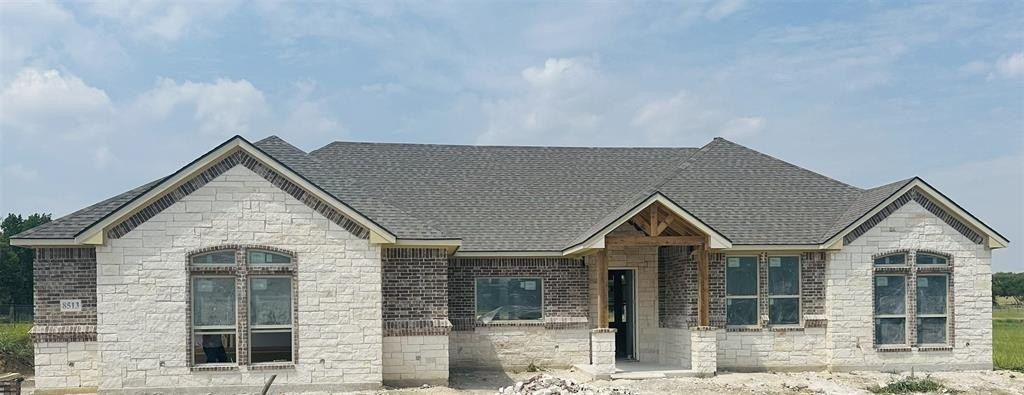 8513 Wild Colt Drive. Godley, TX 76044