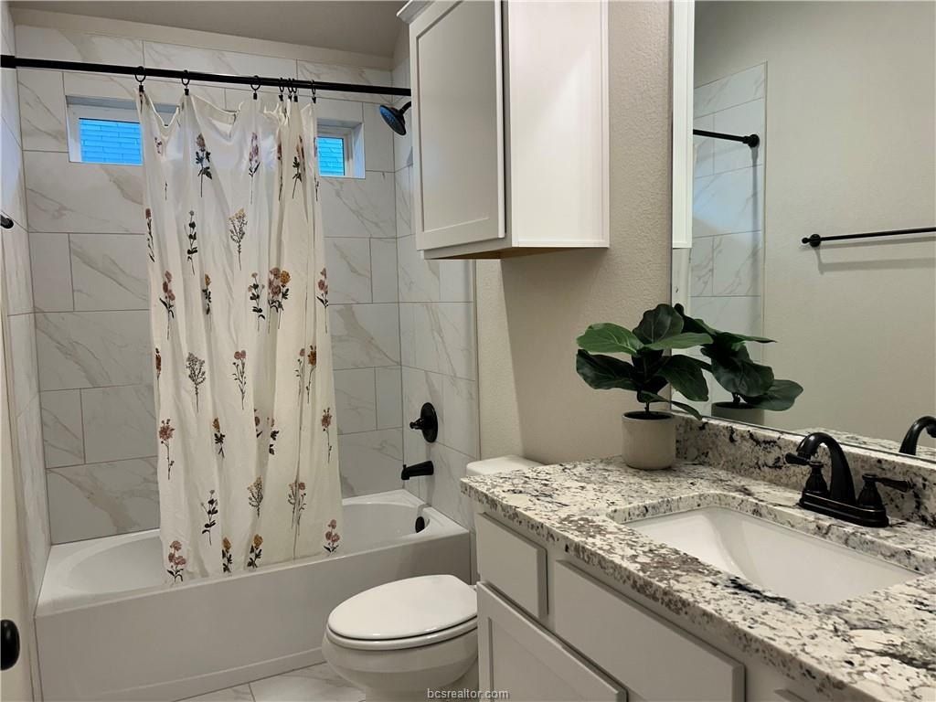 2814 Messenger Way. Bryan, TX 77803