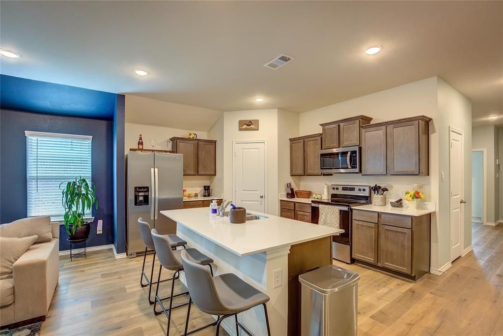 2320 Peregrine Way. Crandall, TX 75114