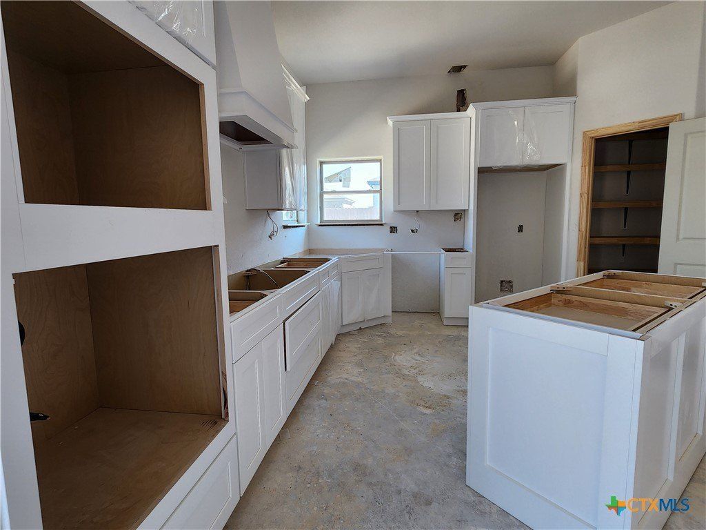 712 Eagle Claw Drive. Salado, TX 76571