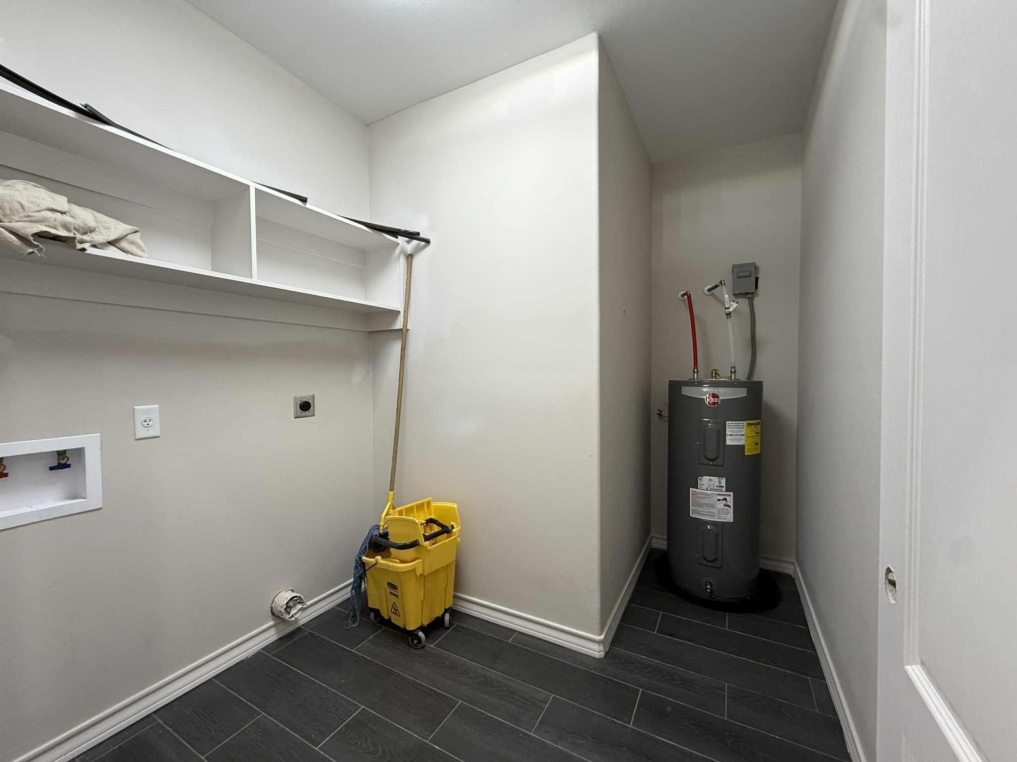 2806 Adamsville. Laredo, TX 78046