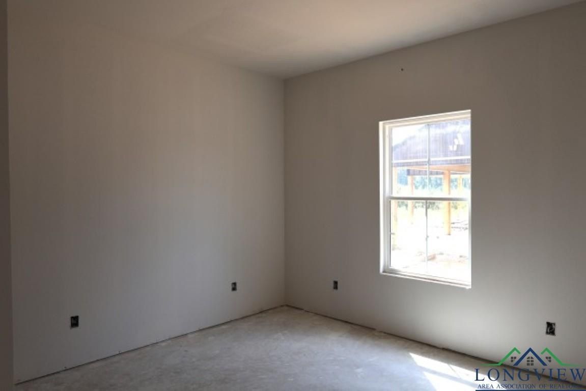 623 Cr 310. De Berry, TX 75639