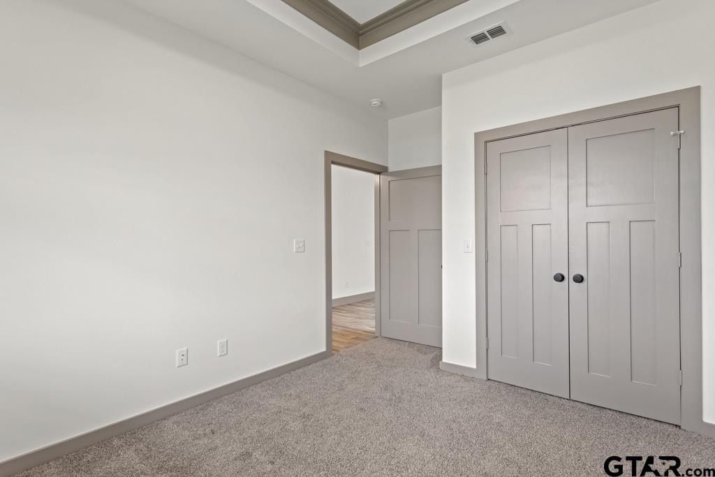 16326 Crossing Circle. Lindale, TX 75771