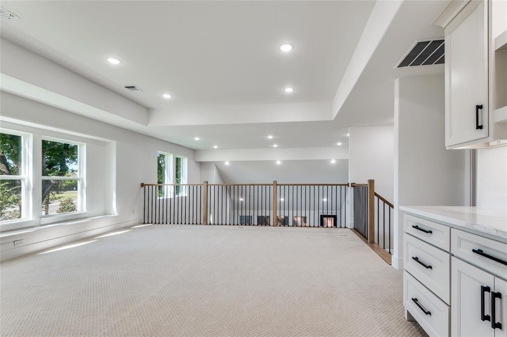 99 Kay Lane. Westworth Village, TX 76114