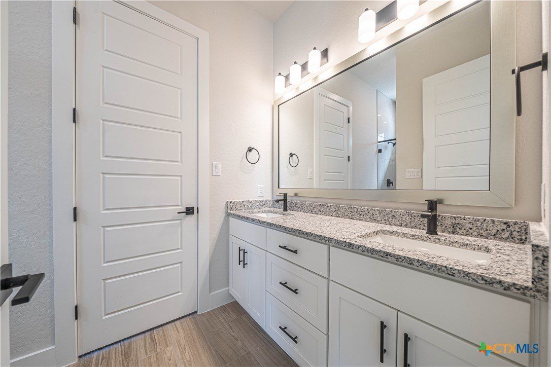 254 Firewheel Lp. Floresville, TX 78114