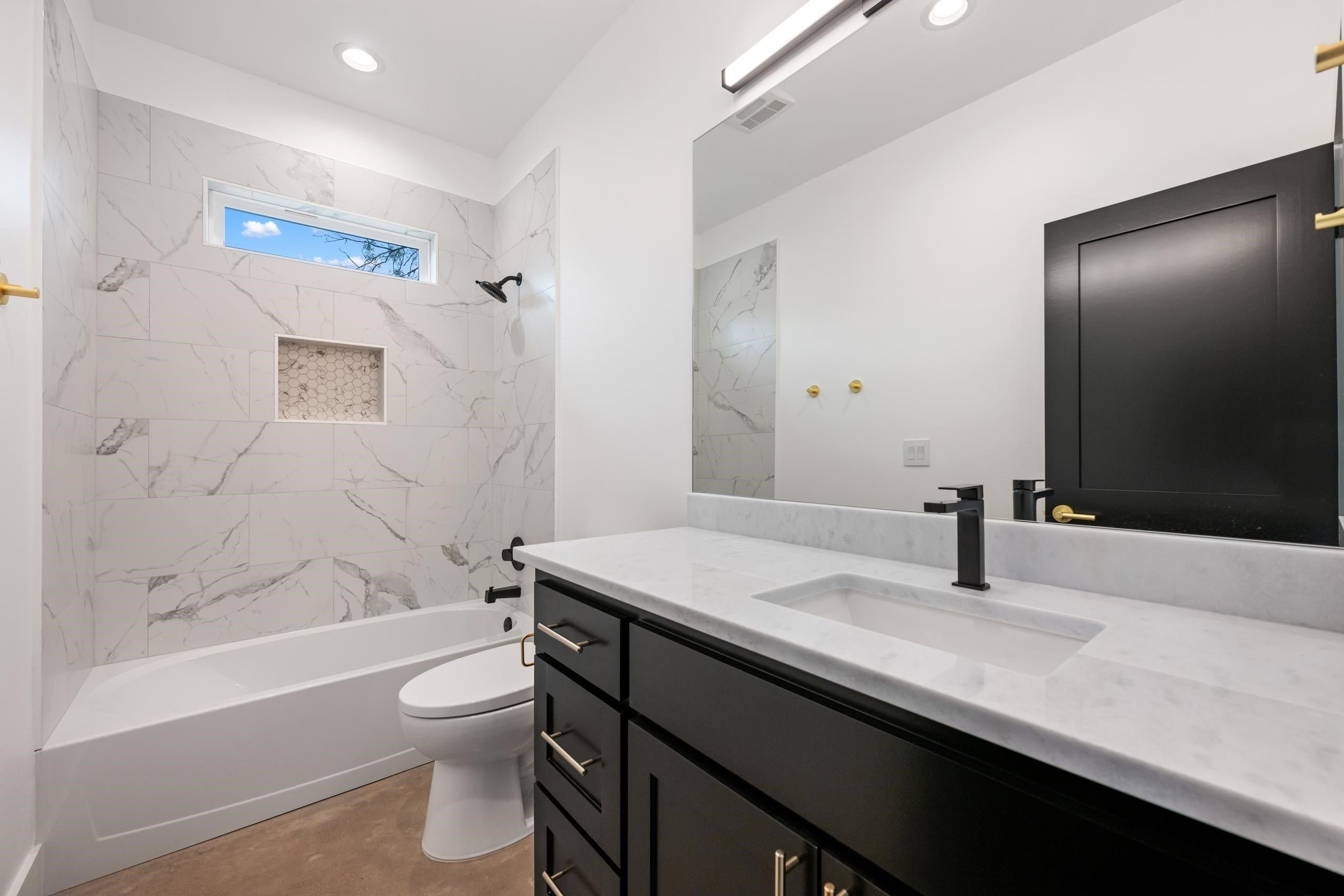 1501 Woodcrest Dr Drive. Granite Shoals, TX 78654