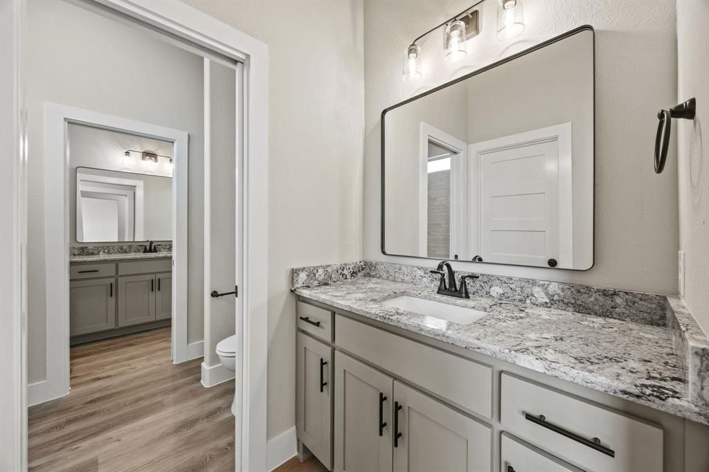 185 Dove Landing Road. Valley View, TX 76272