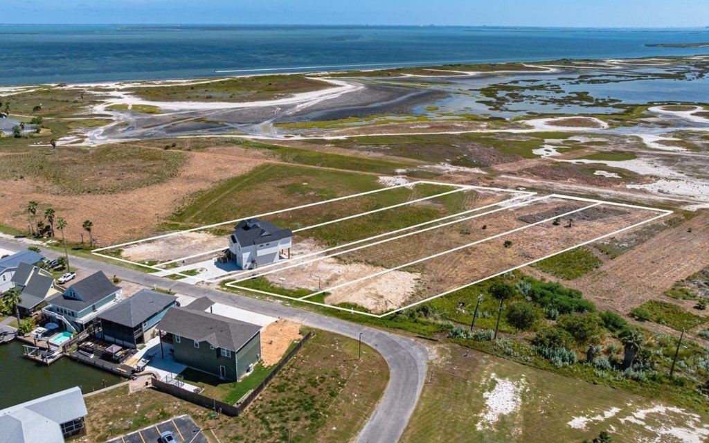 117 Port St Claire. Aransas Pass, TX 78336