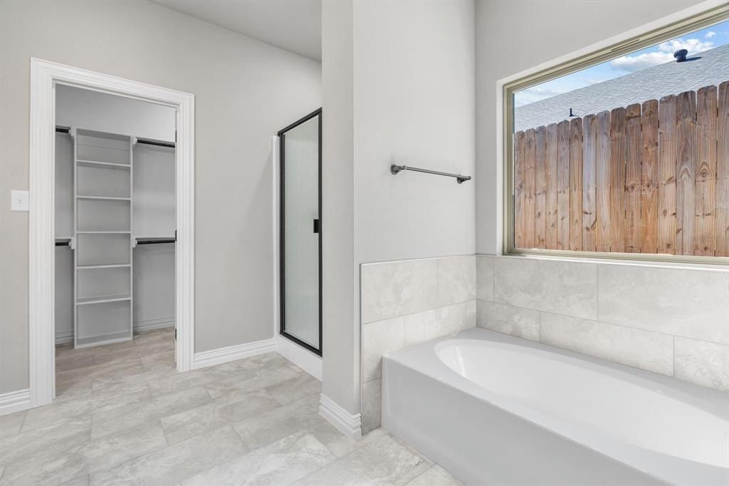 130 Lakewood Drive. Weatherford, TX 76087