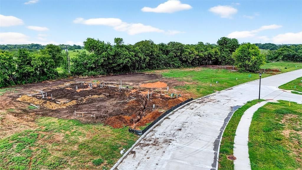 1720 Heritage Knoll Drive. Sherman, TX 75092