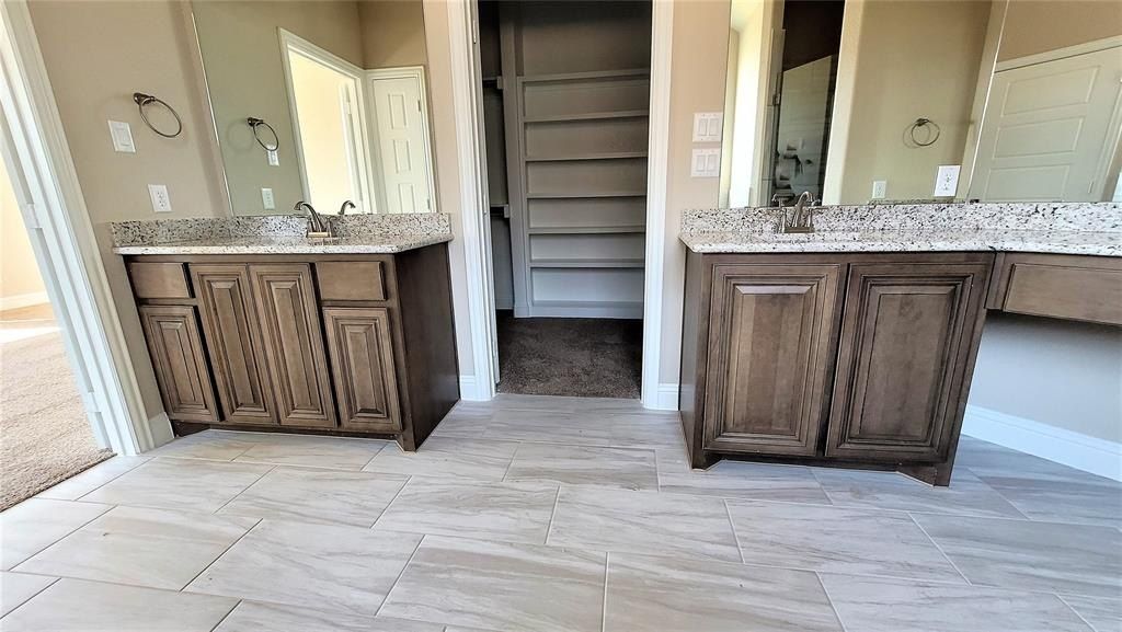 2620 Silo Lane. Van Alstyne, TX 75495