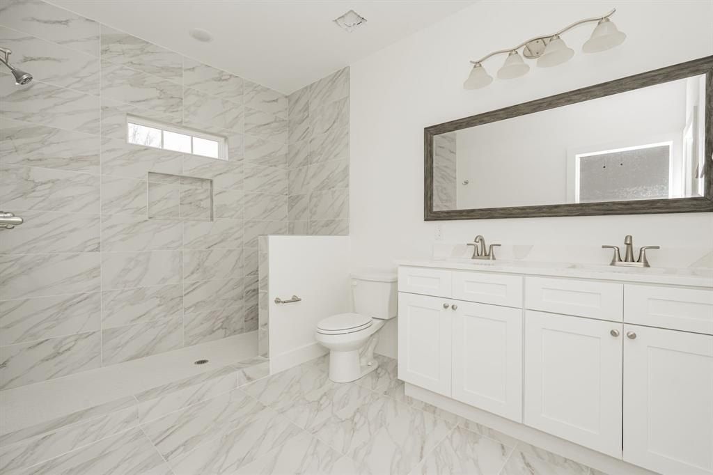 204 Crenshaw Street. Terrell, TX 75160