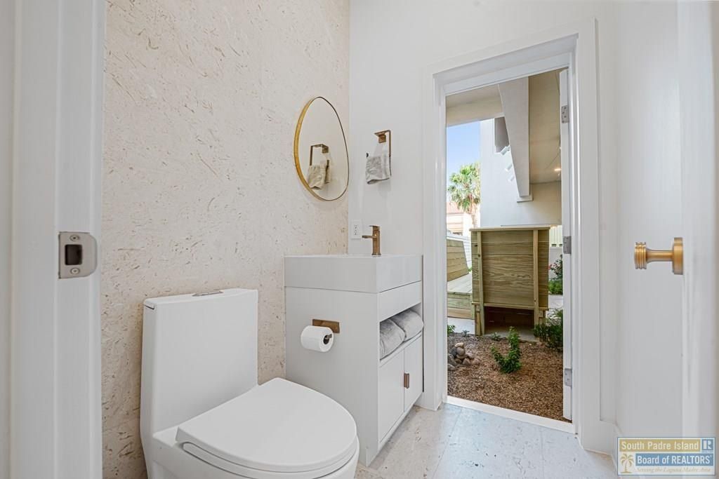 206A Acapulco St. South Padre Island, TX 78597