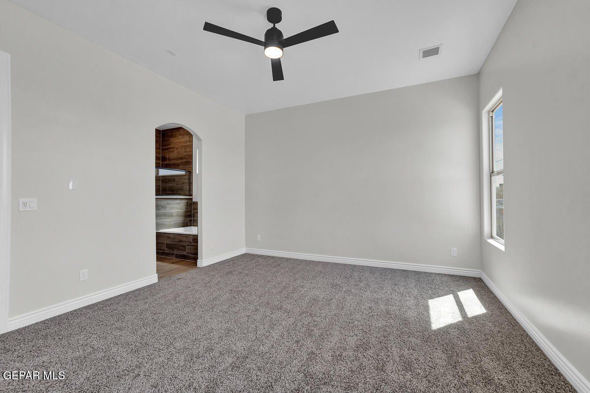 13336 Coldham Street. Horizon City, TX 79928