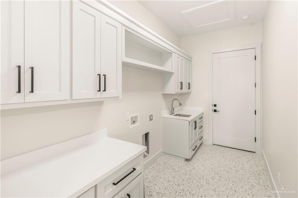 2600 Linva Avenue. Edinburg, TX 78541