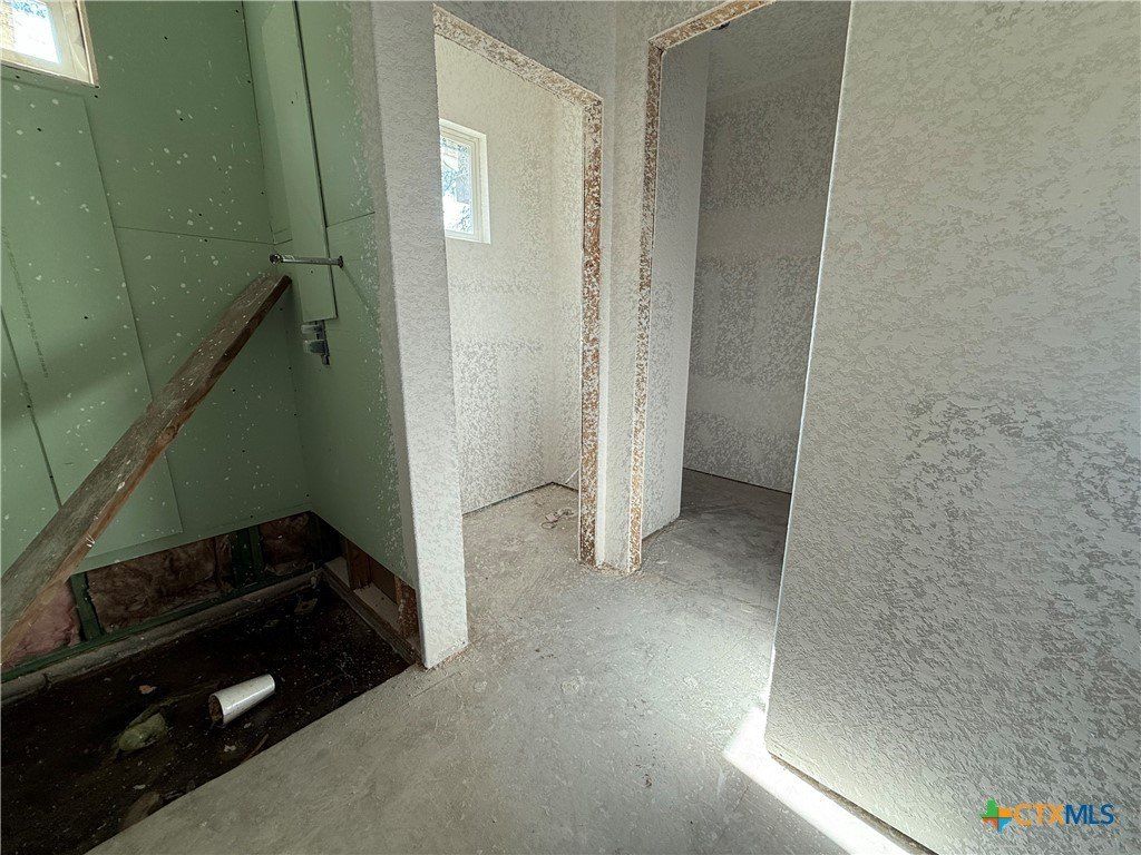 23102 Shady Forest Dr. Elmendorf, TX 78112