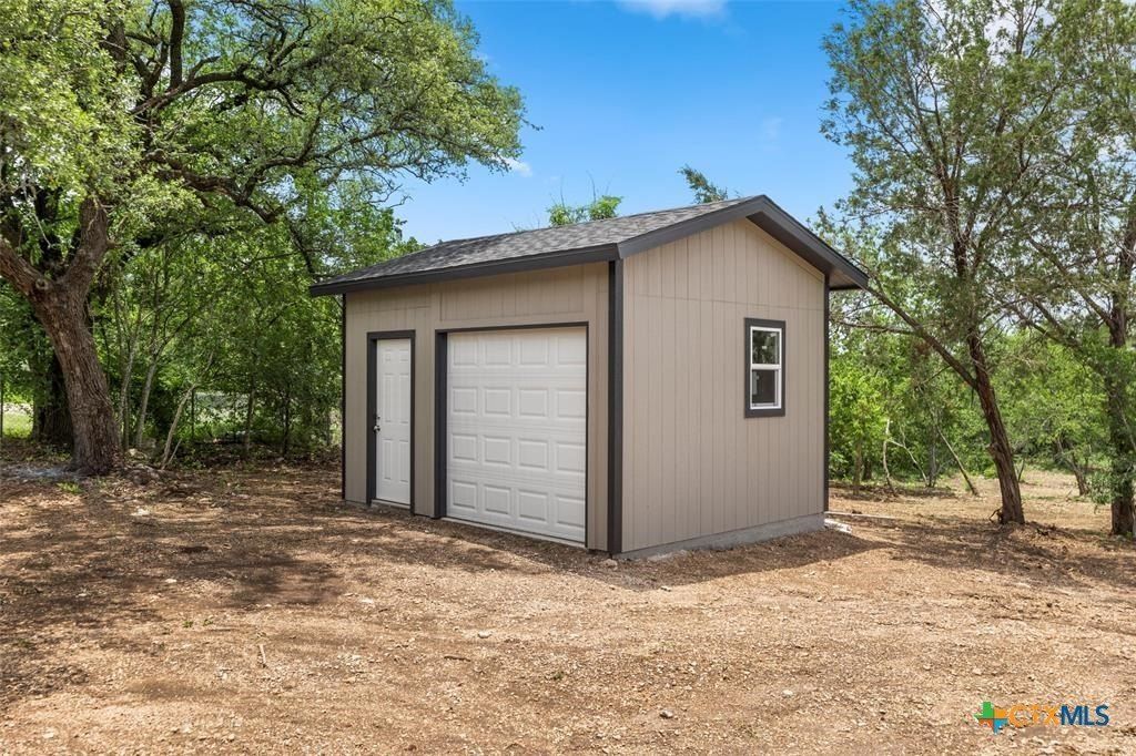 28789 Fm 963. Briggs, TX 78608