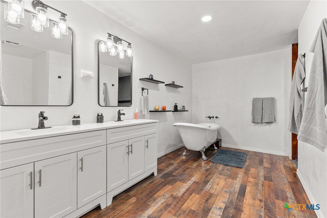 170 Circle Drive. Killeen, TX 76542