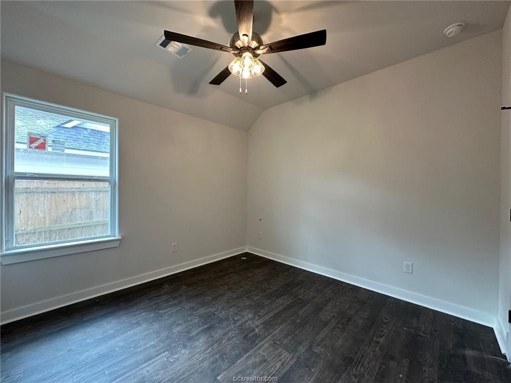 3528 Pointe Du Hoc. Bryan, TX 77808