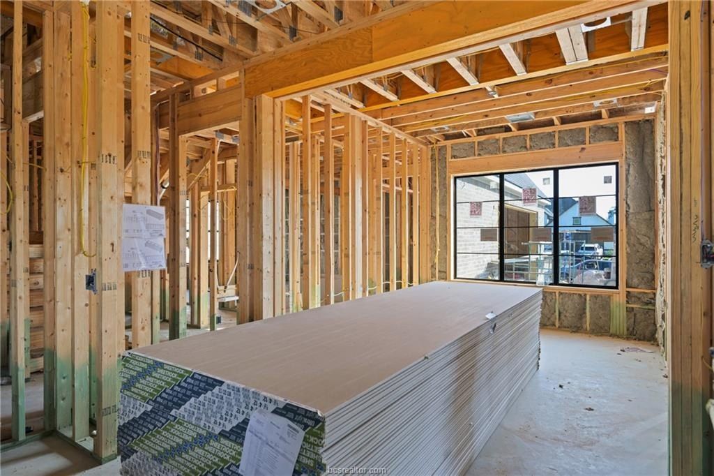 2832 Persimmon Ridge Court. Bryan, TX 77807