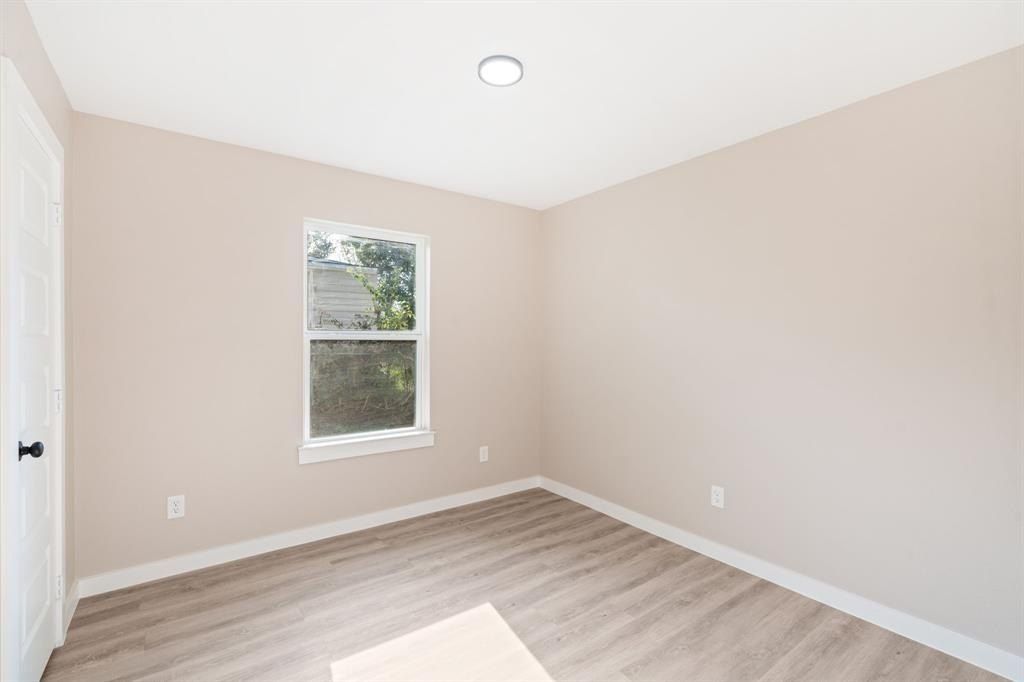 211 Garlock Street. Wilmer, TX 75172