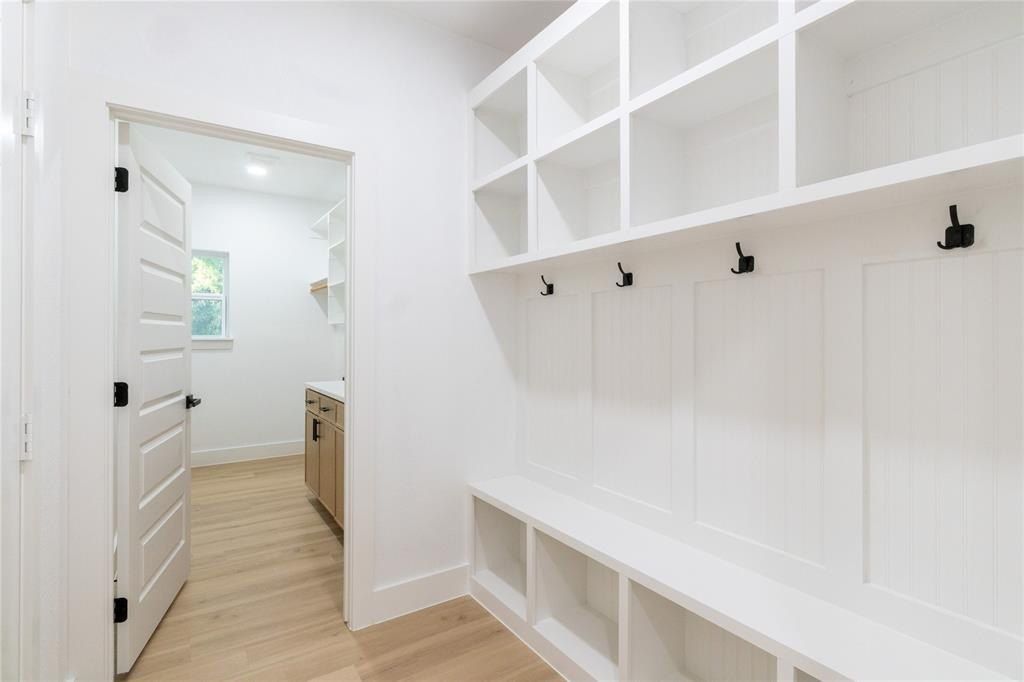 6131 Inca Drive. Enchanted Oaks, TX 75156