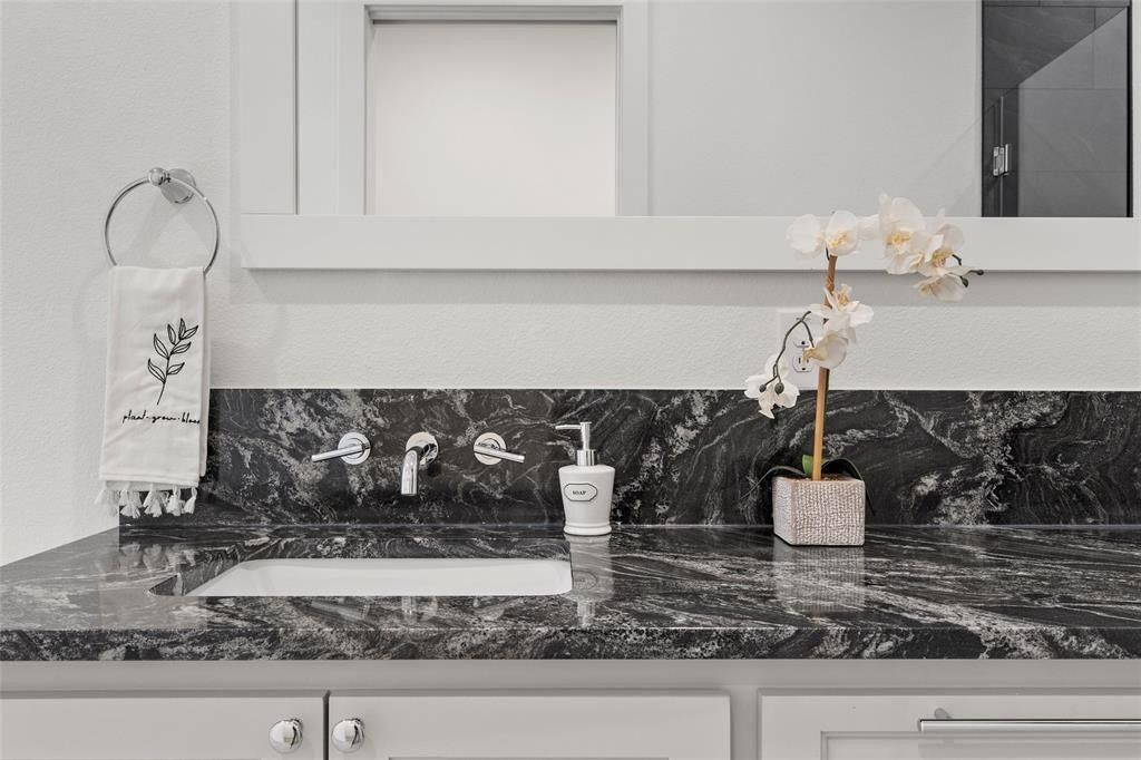 13052 Rainier Drive. Woodway, TX 76712