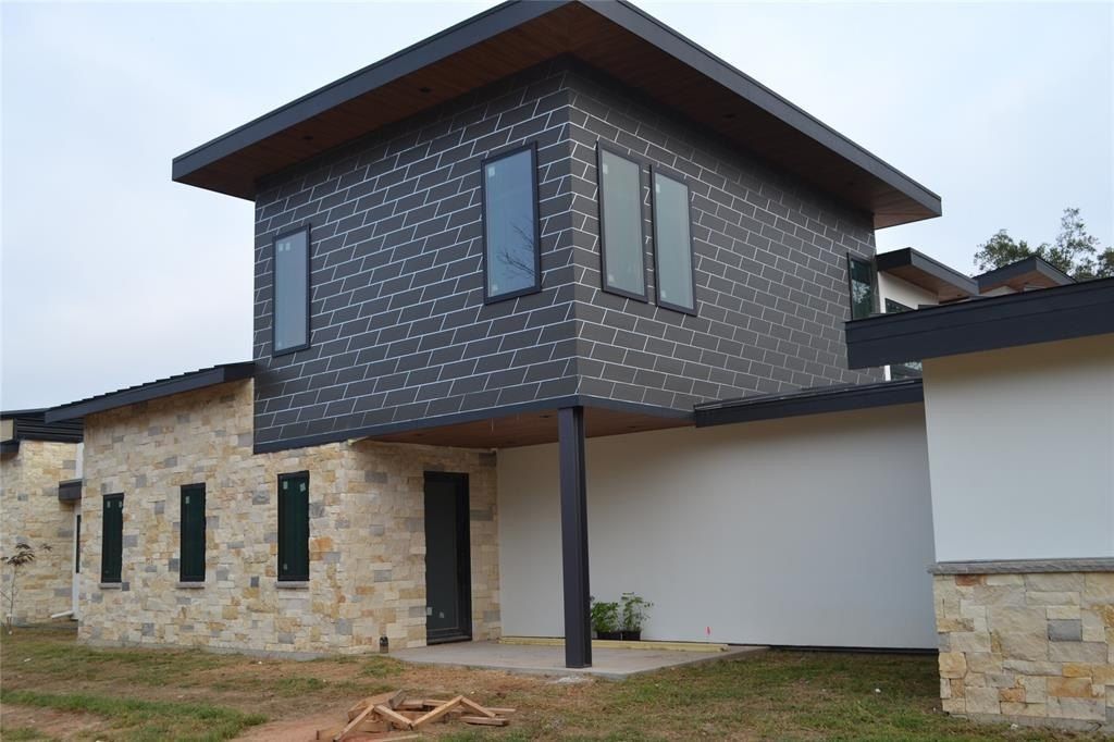 9003 King Air Drive. Granbury, TX 76049