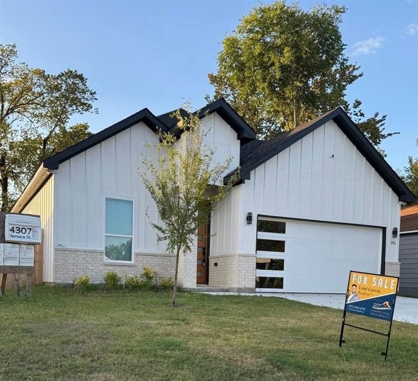 4307 Jamaica Street. Dallas, TX 75210