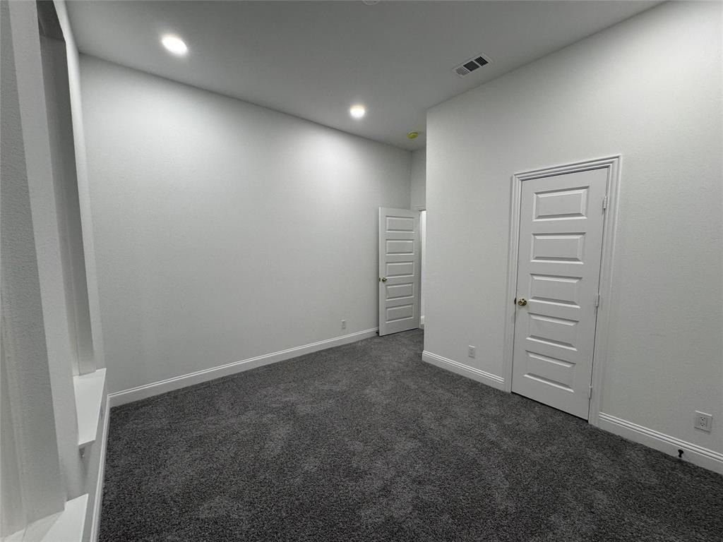 2209 W E Roberts Street. Grand Prairie, TX 75051