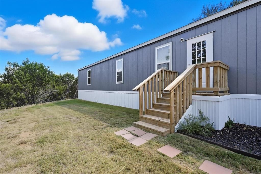 6213 Maine Trail. Granbury, TX 76048