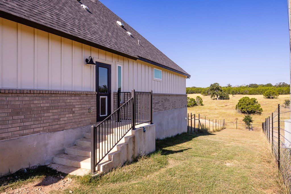 135 Lone Oak. Kerrville, TX 78028