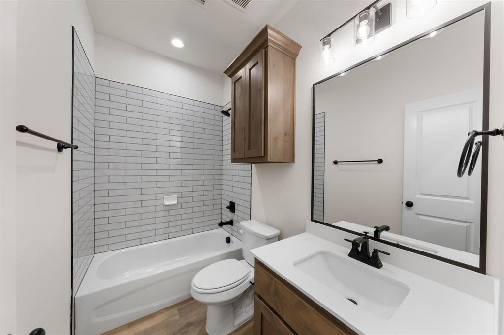 431 Paradise Ridge Drive. Waxahachie, TX 75167