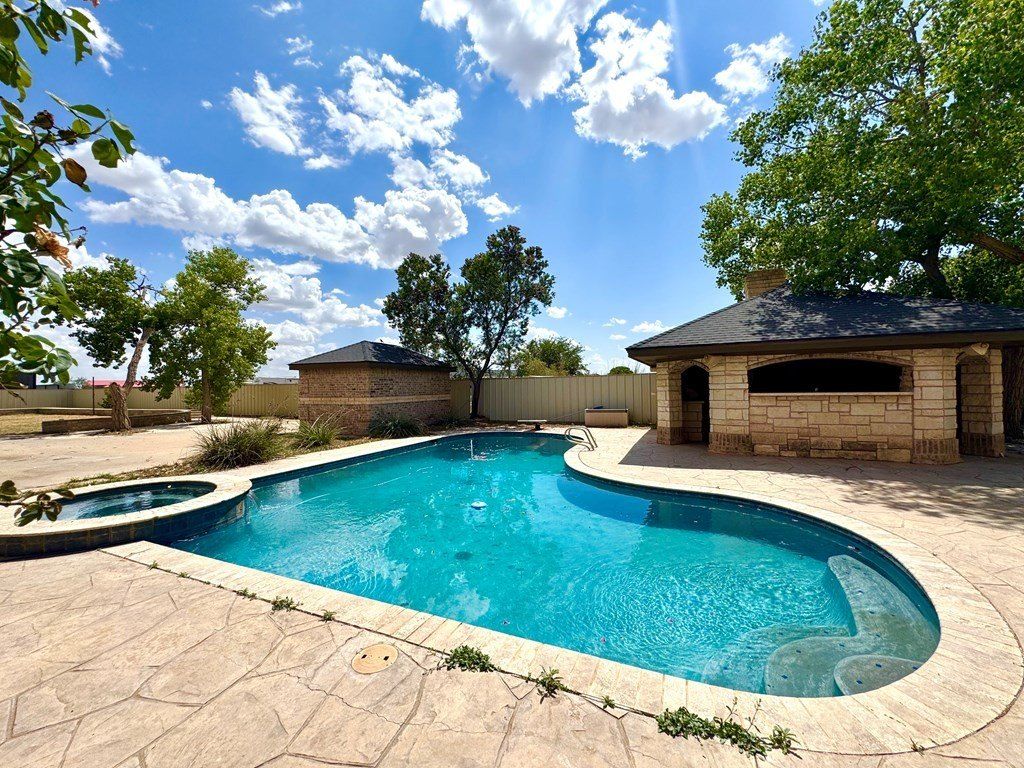 5122 S County Rd 1183. Midland, TX 79706