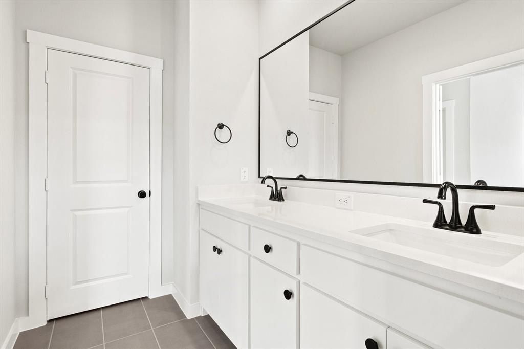 2020 Ne Aldrich Mews. Celina, TX 75009