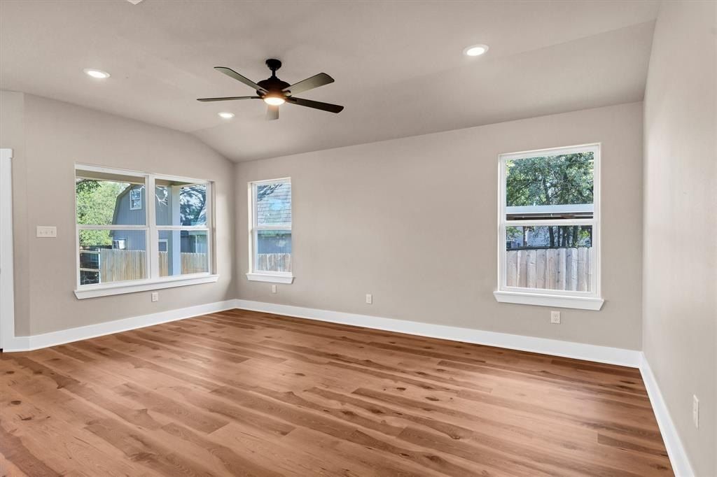 811 Branding Iron Trail. Granbury, TX 76049