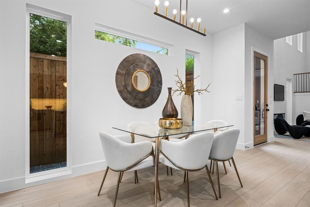 812 W 10Th Street. Dallas, TX 75208