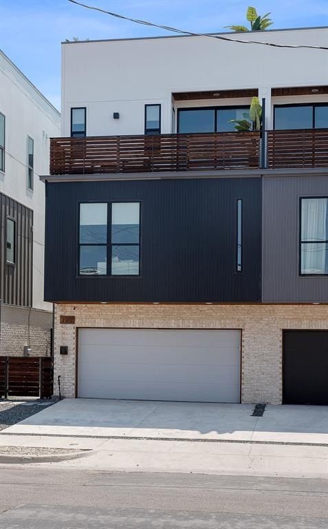 167 S Prairie Avenue. Dallas, TX 75226