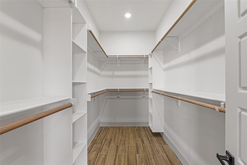 5845 Black Pine Circle. Granbury, TX 76048