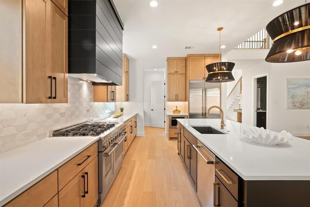 10321 Lanshire Drive. Dallas, TX 75238