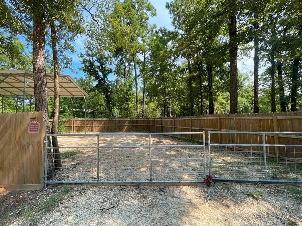 552 Alta Vista Drive. Livingston, TX 77351