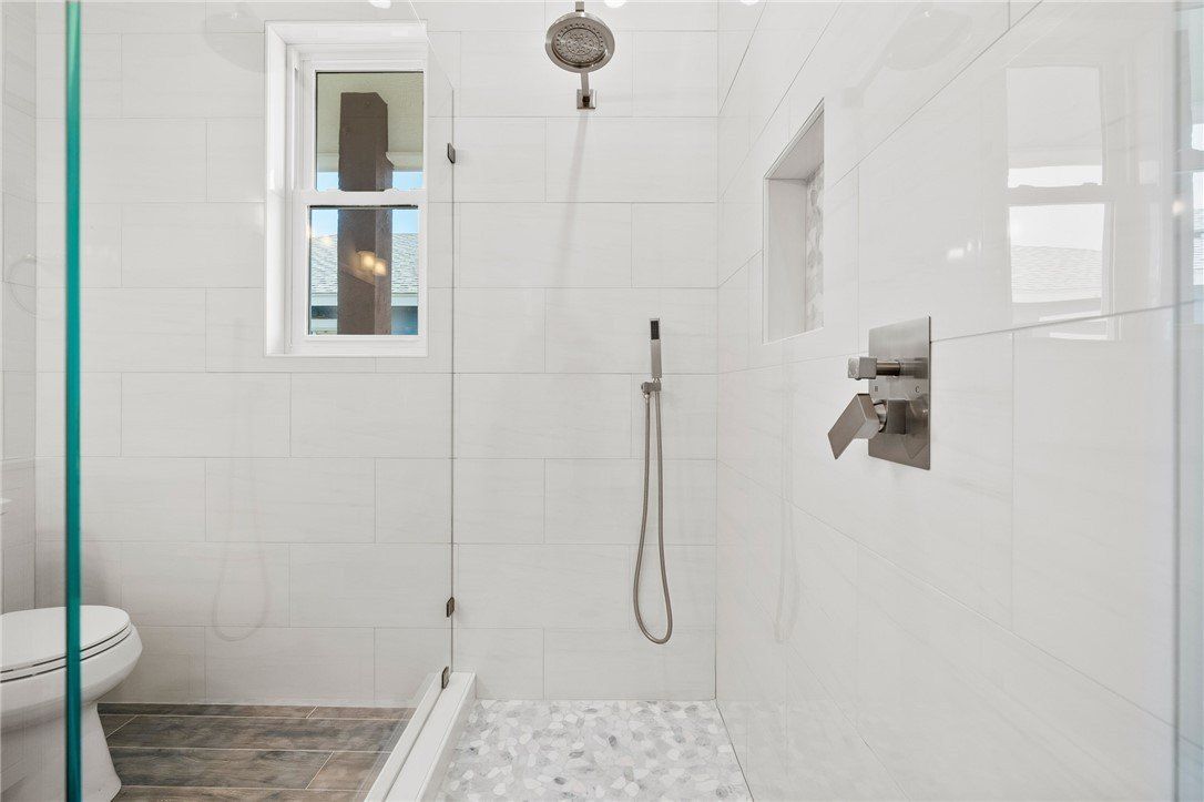 1007 S Live Oak Street. Rockport, TX 78382