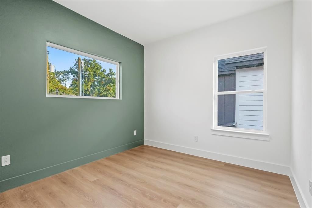 2523 Bethurum Avenue. Dallas, TX 75215