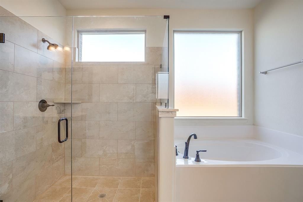 928 Arkan Lane. Fort Worth, TX 76120