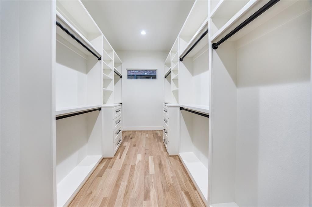 3903 Lively Lane. Dallas, TX 75220