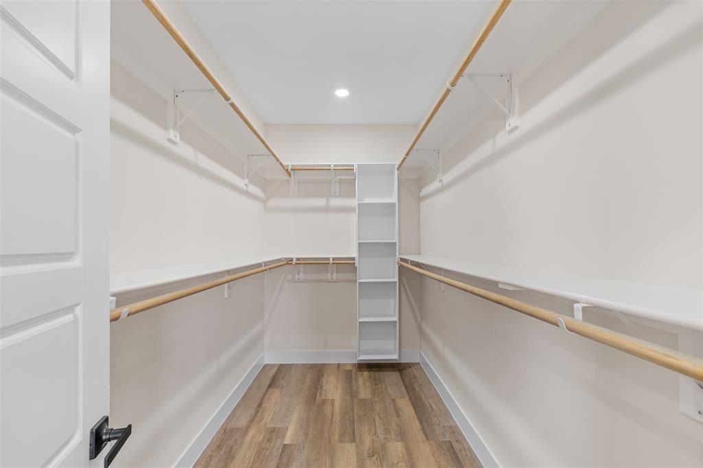 5847 Black Pine Circle. Granbury, TX 76048